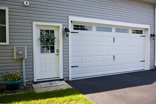 24/7 Emergency Garage Door Panel Replacement experts in Robbins, NC